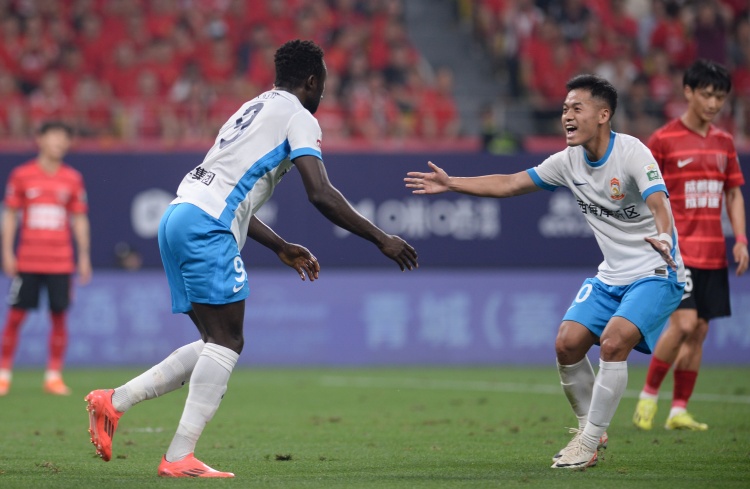 赛事新闻-德转显示西海岸引进阿齐兹转会费34万欧，双方签约至2027年底