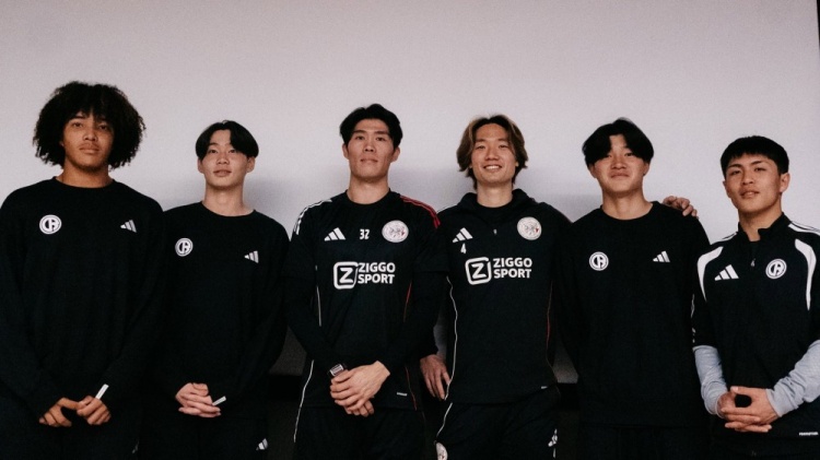 赛事新闻-多名日本U17国脚试训阿贾克斯青年队，并与富安健洋、板仓滉合影