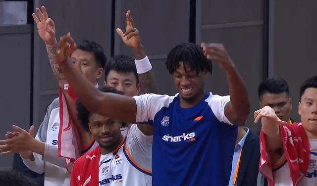 赛事新闻-狂虐广东40分！豪门真猛，4人堪称完美，6人勉强及格，2人仍低迷