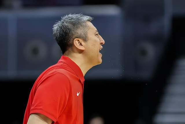 2026世界杯直播-中国男篮更衣室曝光！逆转功臣透露内情，3人哭了，包括篮协主席